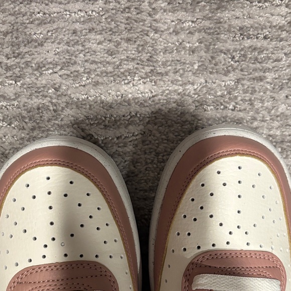 Nike Blush and Cream Sneakers with Navy Accent size 10.5 - Picture 6 of 9